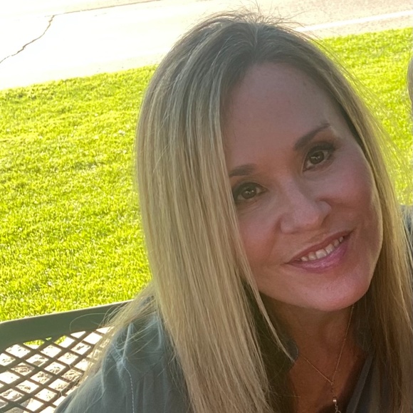 Meet your Posher, Heather - Picture 1 of 1